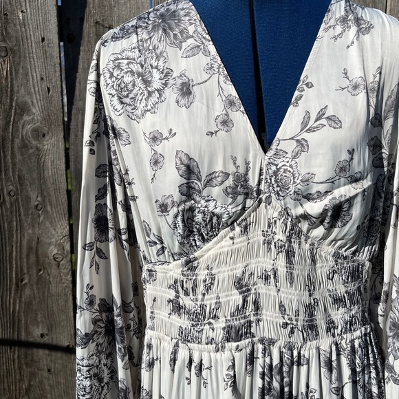 Gap faux satin Floral Print Long Sleeve Dress - Picture 2 of 4